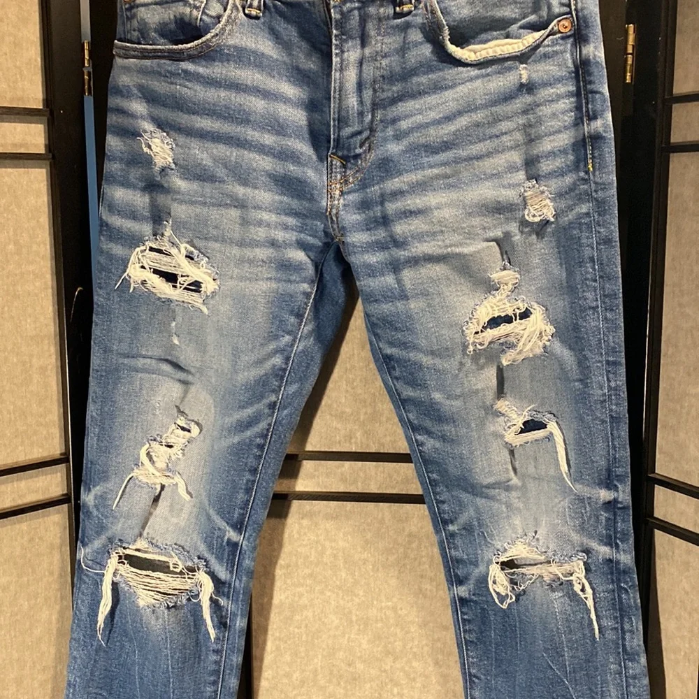 American Eagle distressed skinny Jean- 28x30 - Picture 2 of 8
